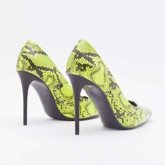 Nasty Gal Green Faux Leather Court Heels Sz 7, NIB - Picture 3 of 4